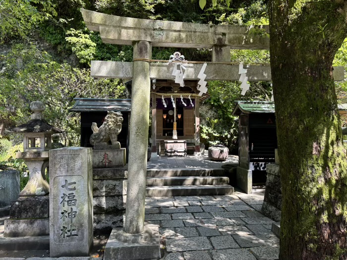 銭洗弁財天宇賀福神社　七福神社