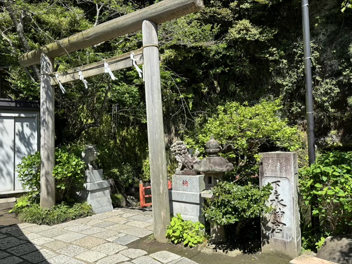 銭洗弁財天宇賀福神社　下之水神