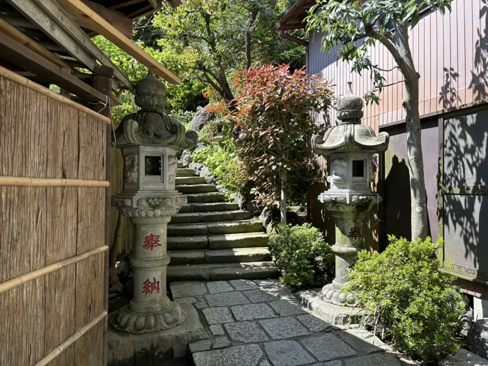 銭洗弁財天宇賀福神社　上之水神