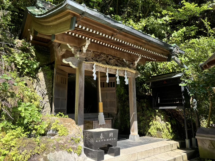 銭洗弁財天宇賀福神社　上之水神