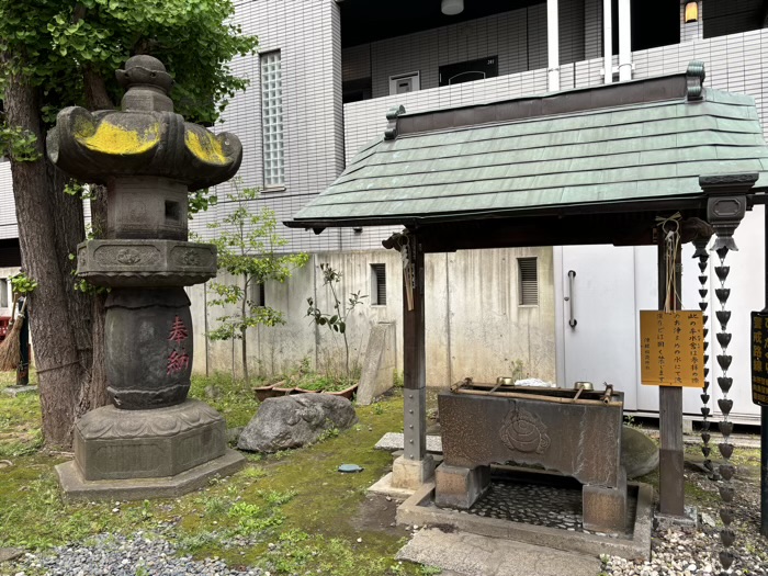 津軽稲荷神社　手水舎