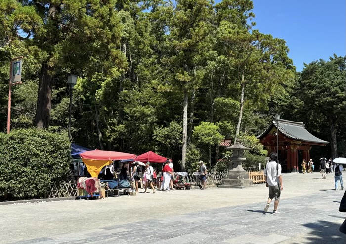 鶴岡八幡宮　鎌倉骨董祭