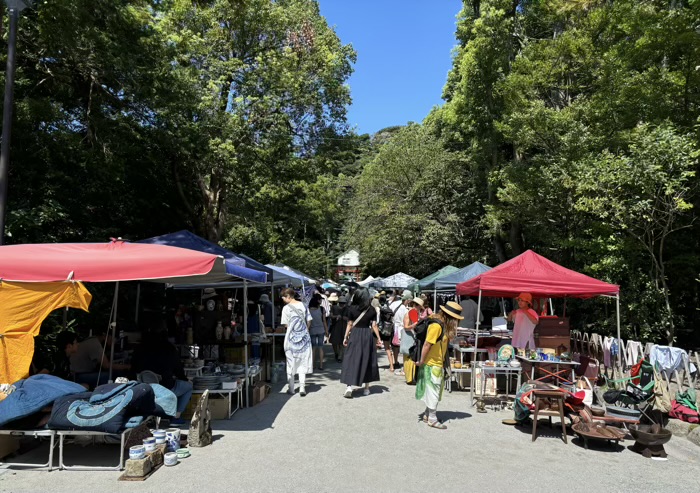 鶴岡八幡宮　鎌倉骨董祭