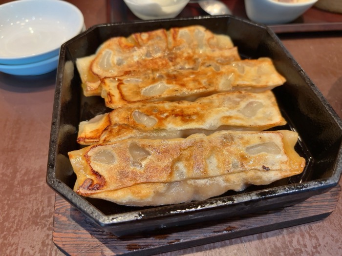 紅虎餃子房　鉄鍋棒餃子