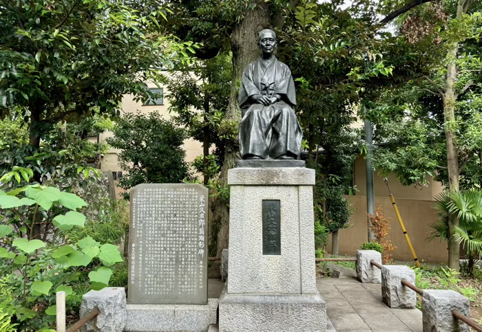 自由が丘熊野神社　栗山久次郎翁像