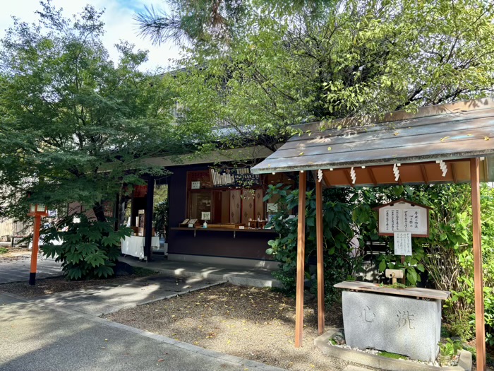 阿佐ヶ谷　猿田彦神社　手水舎と社務所