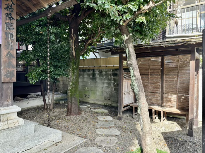 阿佐ヶ谷　猿田彦神社　御神水所に通じる道