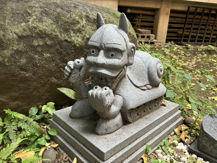 新宿　稲荷鬼王神社　眼球食鬼