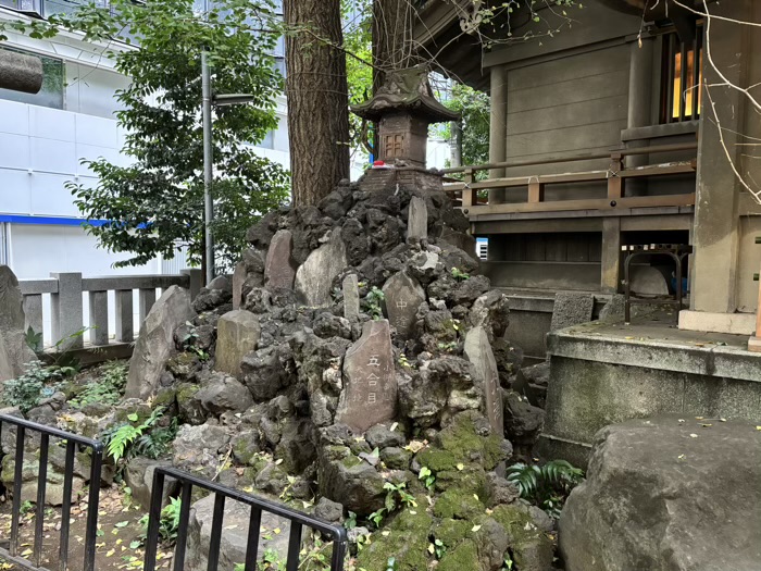 新宿　稲荷鬼王神社　浅間神社（西大久保の魔除け富士）