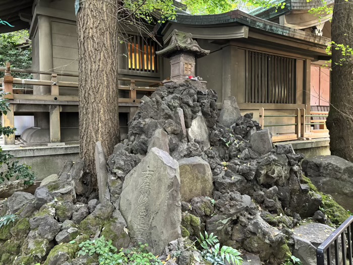 新宿　稲荷鬼王神社　浅間神社（西大久保の魔除け富士）