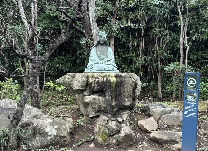 江ノ島　江島神社 奥津宮　箏曲家・山田検校の像