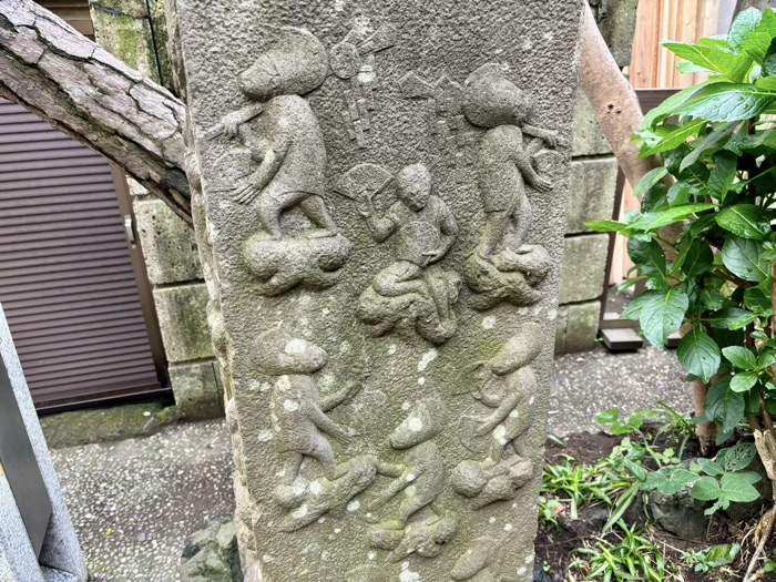 江ノ島　江島神社 奥津宮　群猿奉賽像庚申塔