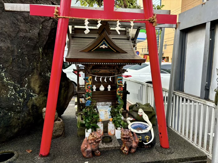 新横浜　蛇骨神社（蛇幸都神社）