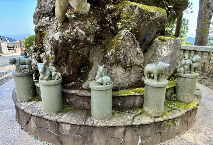 大山阿夫利神社　獅子山　十二支