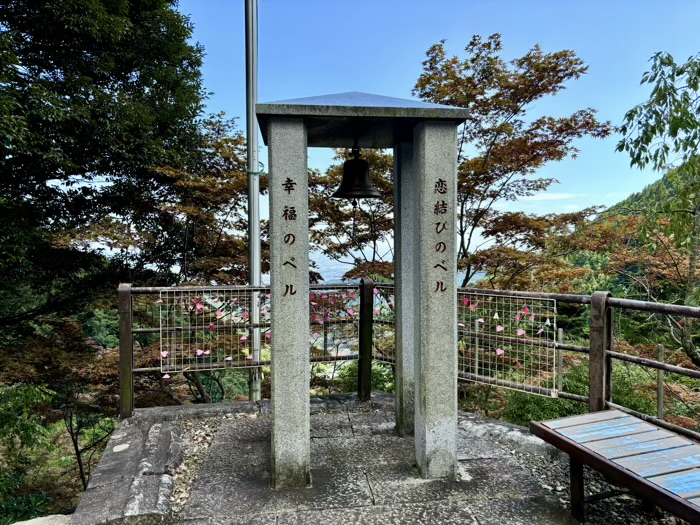 大山阿夫利　大山寺　十一面観世音菩薩（平和観音像）と幸福の鐘