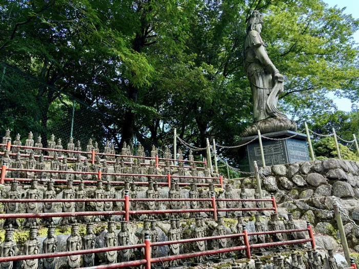 大山阿夫利　大山寺　十一面観世音菩薩（平和観音像）と幸福の鐘