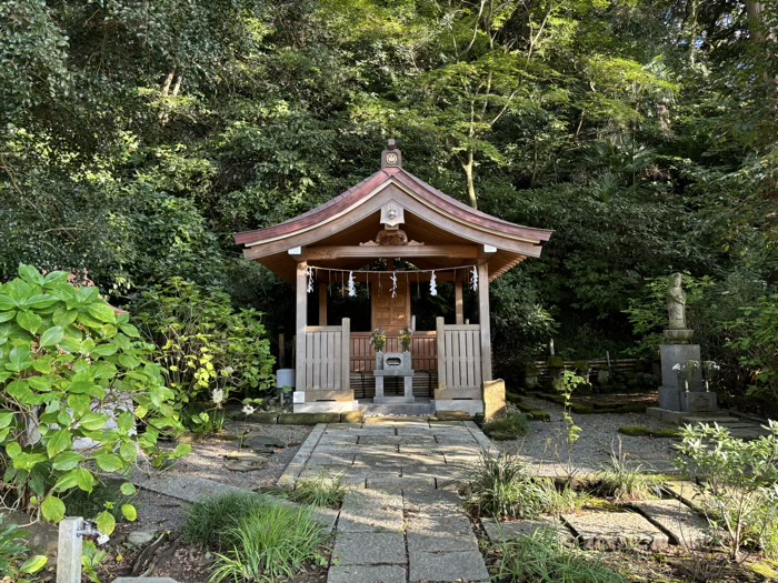 鎌倉　妙本寺　蛇苦止堂