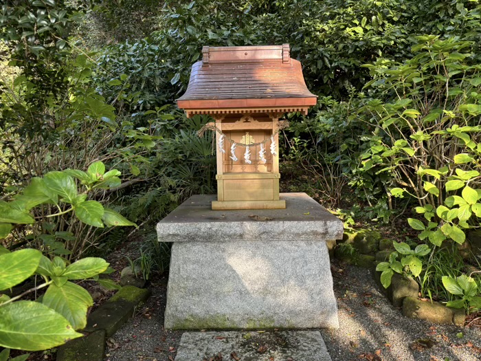 鎌倉　妙本寺　蛇苦止堂　小祠