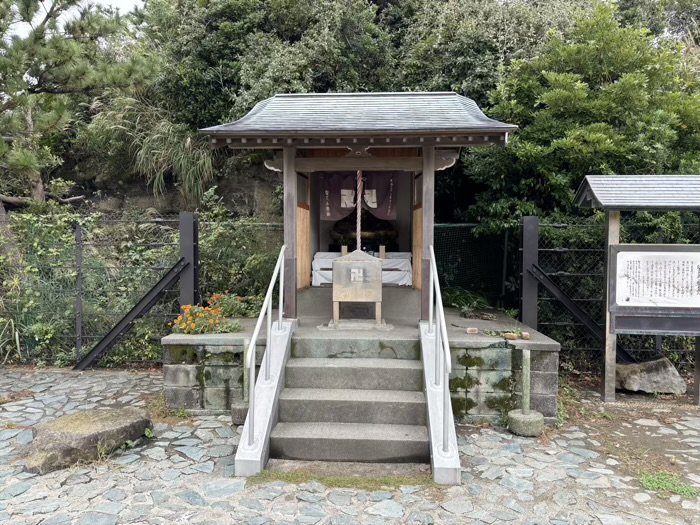 江の島　聖天神社（聖天上人像社）