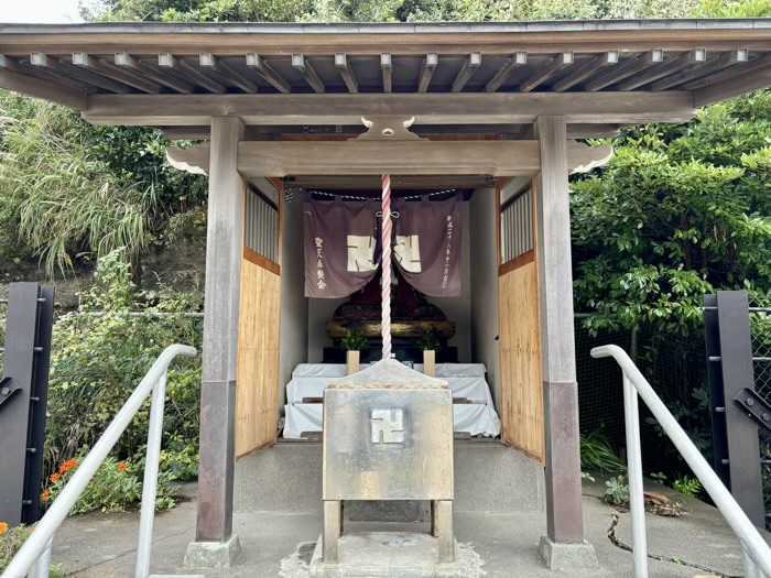 江の島　聖天神社（聖天上人像社）