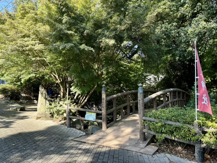 横浜　鶴ヶ峰　白根神社　白糸の滝