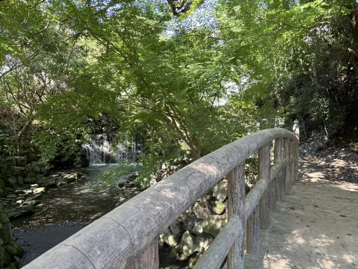 横浜　鶴ヶ峰　白根神社　白糸の滝