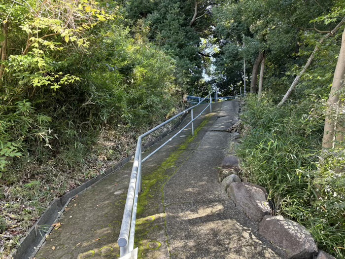 横浜　鶴ヶ峰　白根神社　坂道