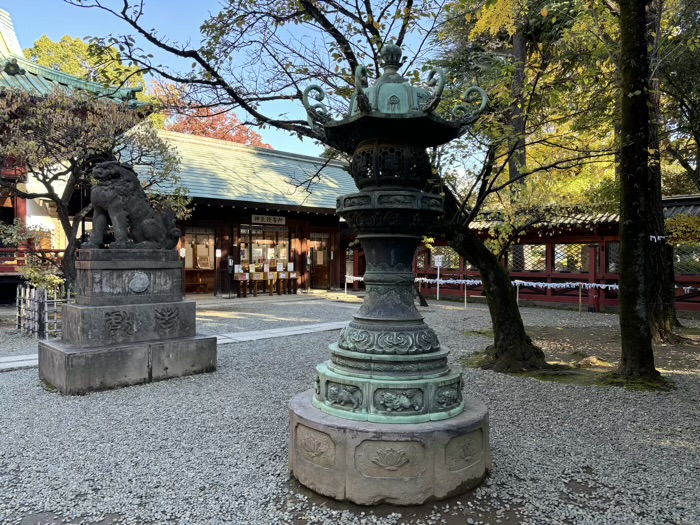 文京区　東京十社　根津神社　青銅燈籠