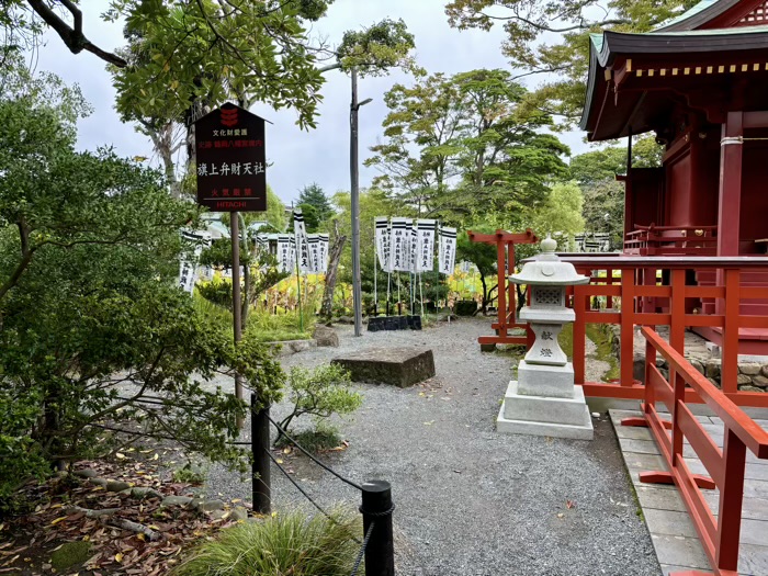 鎌倉　鶴岡八幡宮　旗上弁財天社　政子石（姫石）