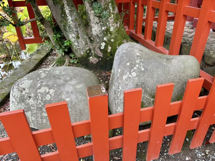 鎌倉　鶴岡八幡宮　旗上弁財天社　政子石（姫石）