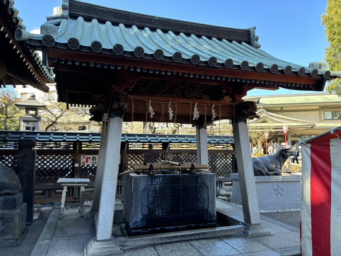 東京　文京区　湯島天満宮　手水舎