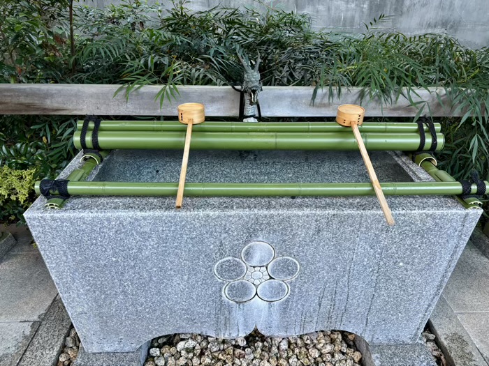 東京　新宿　成子天神社　手水舎