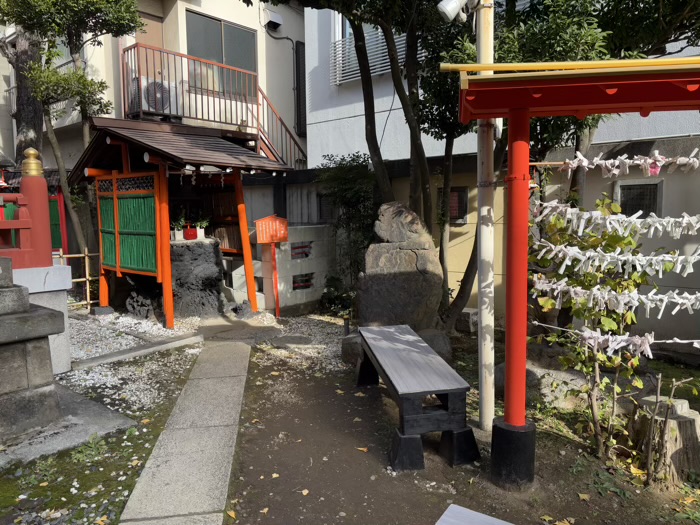 浅草　吉原神社　末社・お穴さま