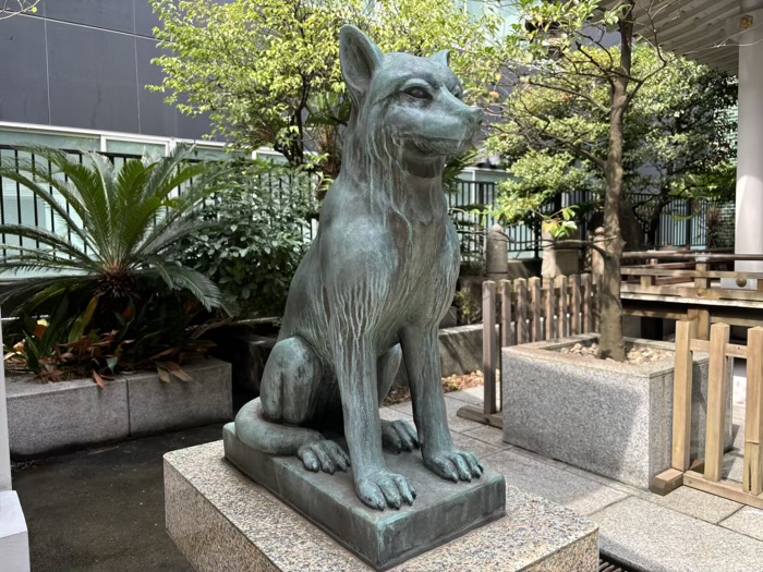 東京　渋谷　宮益御嶽神社　神使・日本狼（大神）