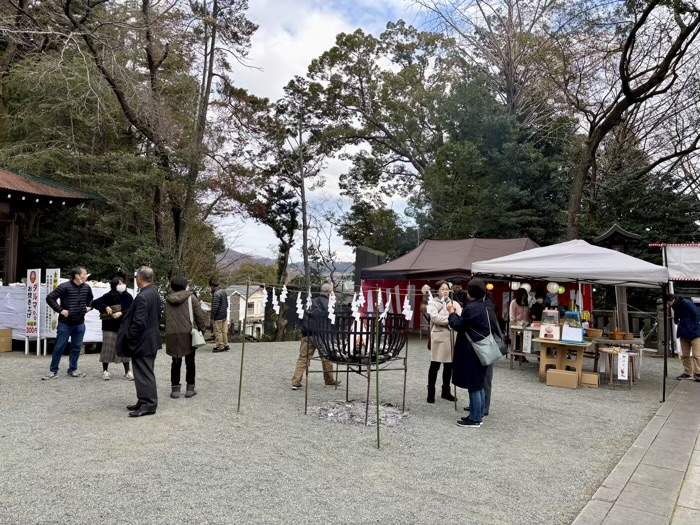 秦野　曾屋神社　境内