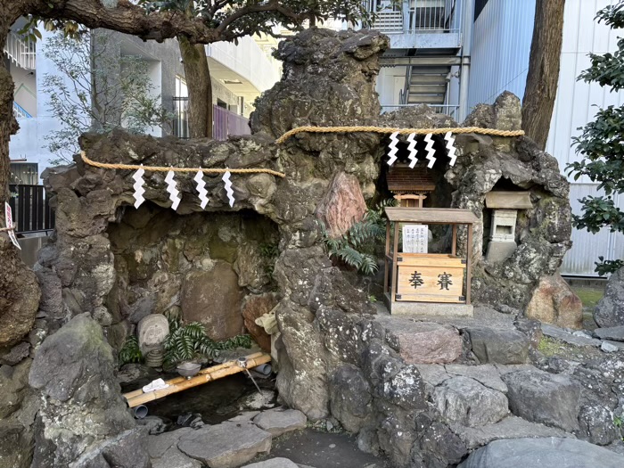 横浜　羽衣町厳島神社　銭洗辨天社