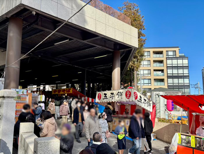 横浜　伊勢山皇大神宮　お正月　駐車場に並ぶ屋台