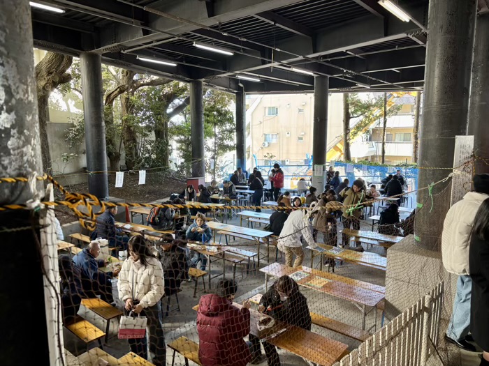 横浜　伊勢山皇大神宮　お正月　駐車場内の飲食スペース