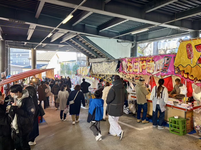 横浜　伊勢山皇大神宮　お正月　駐車場に並ぶ屋台