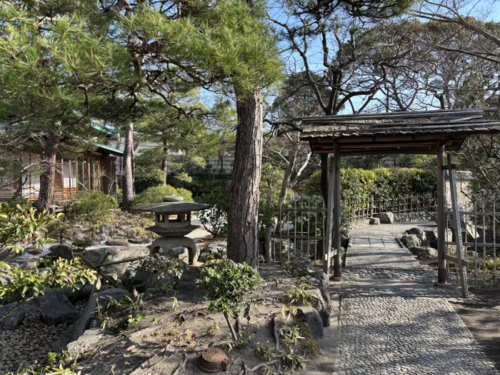 鎌倉　鶴岡八幡宮　神苑ぼたん庭園　齋館