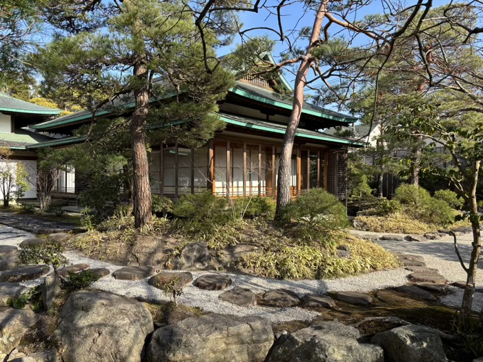 鎌倉　鶴岡八幡宮　神苑ぼたん庭園　齋館