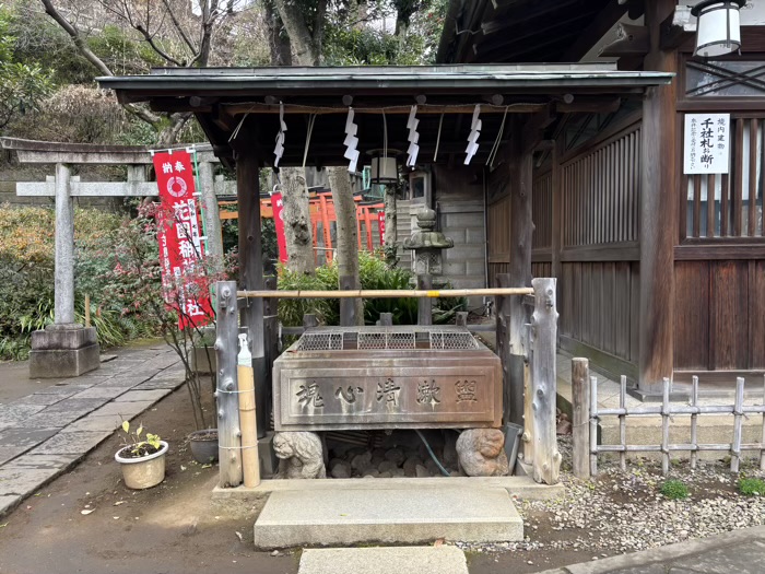 上野　花園稲荷神社　手水舎