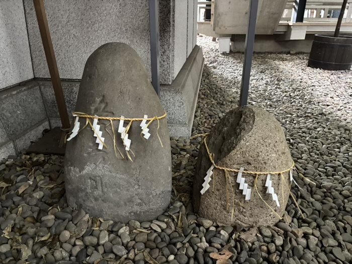 九段下　築土神社　力石