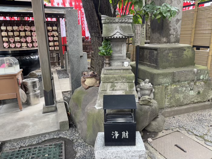 赤坂　豊川稲荷東京別院　水神社