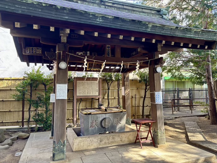 世田谷　池尻稲荷神社　手水舎