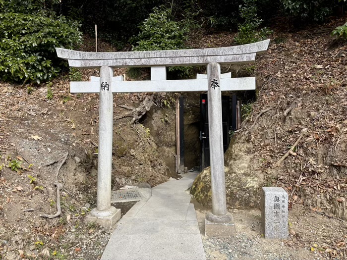 平塚　土屋銭洗い弁財天 妙圓寺　霊穴岩屋