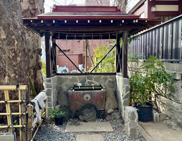 新宿　多武峯内藤神社　手水舎