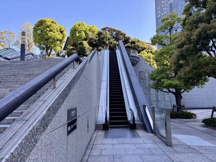 赤坂　日枝神社　エスカレーター