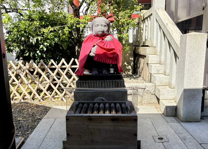 赤坂　日枝神社　妻猿像