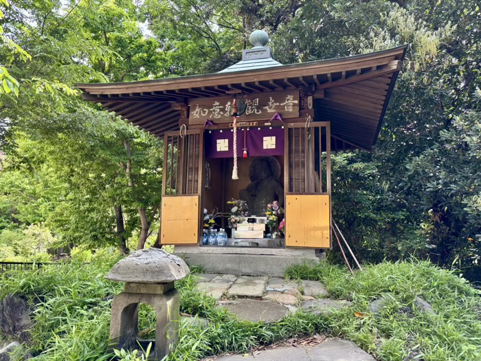 東京　もみじ谷　如意輪観音堂